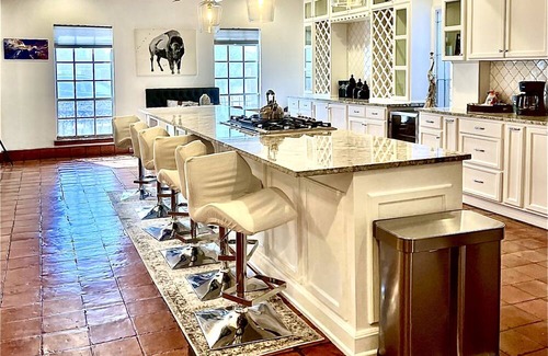 El Paso Casa | Huge Multifamily Haciendo Home w/ Pool and Scenic Views of El Paso