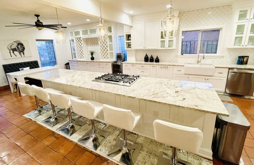 El Paso Casa | Huge Multifamily Haciendo Home w/ Pool and Scenic Views of El Paso