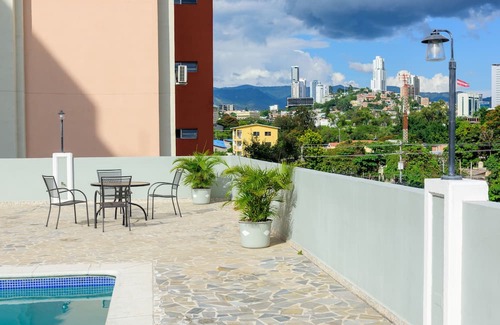 Tegucigalpa Casa | Condo in Tegucigalpa w King Bed, A/C & pool, sleeps 4, 10 min to Multiplaza