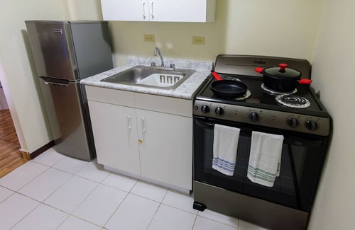 Tegucigalpa Casa | Condo in Tegucigalpa w King Bed, A/C & pool, sleeps 4, 10 min to Multiplaza