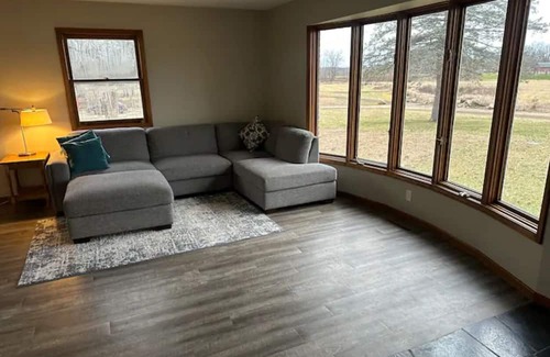 Walker Casa | Cozy spacious house with spectacular views of the Grand River