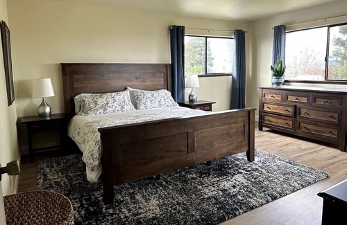Watsonville Apartamento | Spacious two bedroom with expansive views of the mountains and valleys!