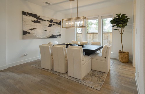 Conroe Villa | Hermosa casa de 6 habitaciones y alberca en Woodforest a 15 mins de Woodlands!