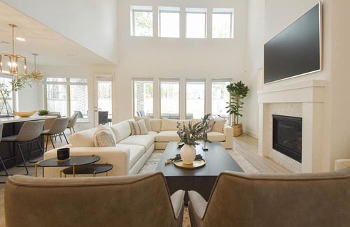 Conroe Villa | Hermosa casa de 6 habitaciones y alberca en Woodforest a 15 mins de Woodlands!