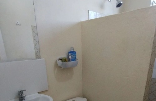 Blue Waters Casa | 6 min walk to Rockley beach & good location