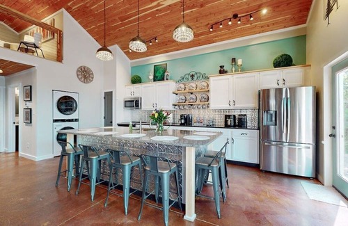 Clarkson Casa | lux barndos near nolin lake and mammoth cave