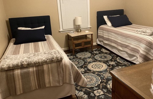 Saint Marys  Allen County Casa | Off Broadway! cozy quiet restful cul-de-sac by the Rivergreenway