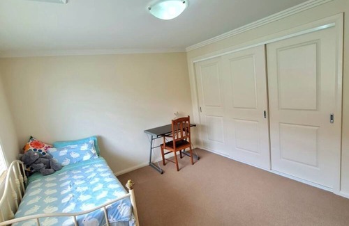 Armidale Casa | Entire House - Outrageously Clean !!!!