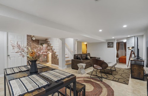 Springfield Apartamento | Industrial style basement apartment near D.C.