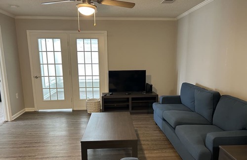 Burlington Apartamento | Peaceful Two Bedroom Two Bath