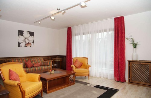 Bad Buchau Apartamento | Apartment 'Bauerngarten - 1' with Private Terrace, Private Garden and Wi-Fi