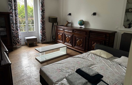 Saint-Florentin Casa | Homerez - Big house for 11 ppl. with garden and terrace at Saint-Florentin