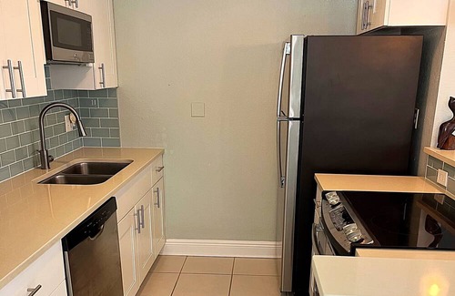 North Redington Beach Condominio | Amazing 1st Floor Poolside Condo Steps to Beautiful North Redington Beach