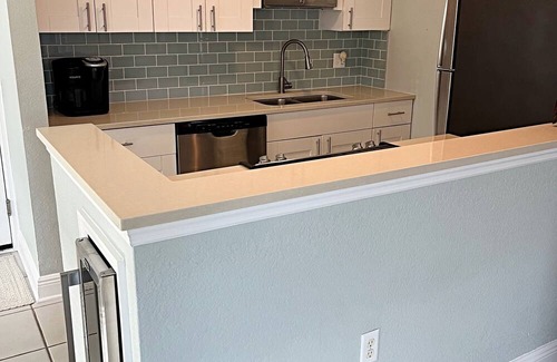 North Redington Beach Condominio | Amazing 1st Floor Poolside Condo Steps to Beautiful North Redington Beach