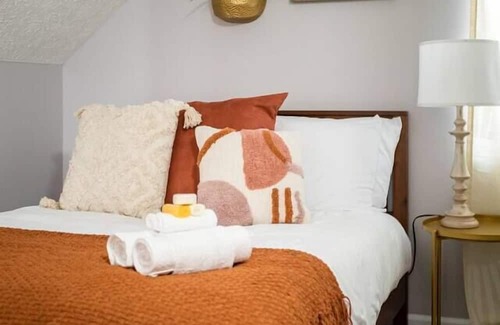 West Columbus Casa | The Sweet Escape - Stylish Home in Columbus!