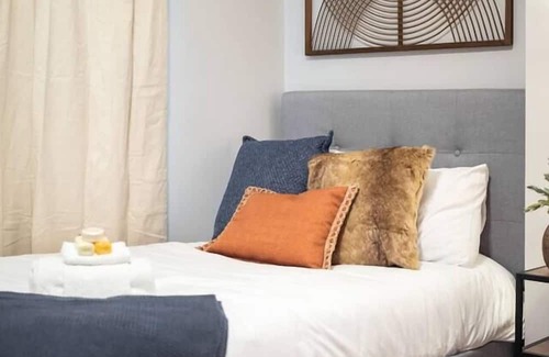 West Columbus Casa | The Sweet Escape - Stylish Home in Columbus!