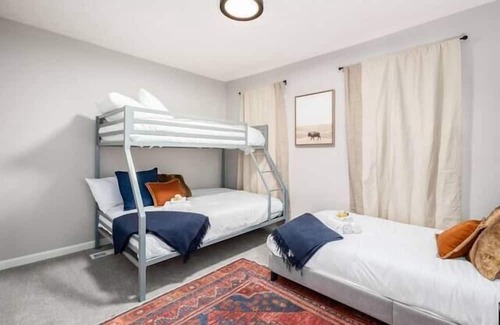 West Columbus Casa | The Sweet Escape - Stylish Home in Columbus!
