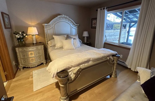 Mendenhall Valley Casa | Fabulous place for a large family gathering and sleeps up to 10 people.