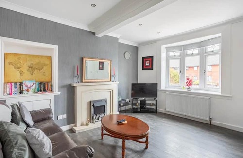 Hamilton Casa | Captivating 2-Bed House in Hamilton with jacuzzi