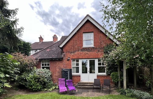 High Barnet Cabaña | Cottage with 2000 SQM beautiful Garden