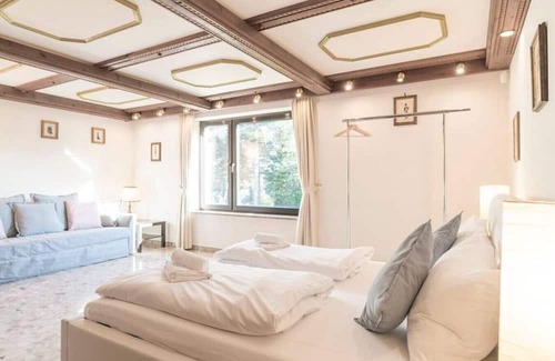 Dobling Villa | Yes, it's RETRO - Big Villa with Indoor Pool
