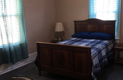Palestine Casa | Peaceful & Simple 2 BR Home in Quiet Neighborhood