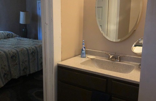 Palestine Casa | Peaceful & Simple 2 BR Home in Quiet Neighborhood