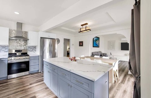 Mid City Cabaña | South Sycamore by Avantstay Centrally Located
