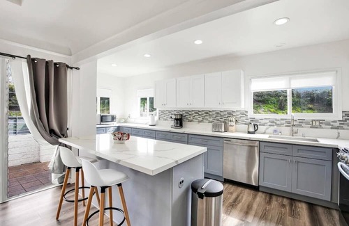 Mid City Cabaña | South Sycamore by Avantstay Centrally Located