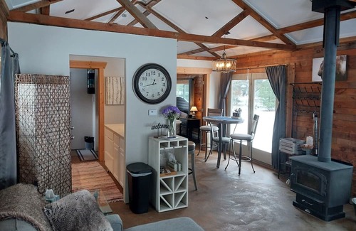 Pentwater Cabina | Cuddle up in this cozy cabin