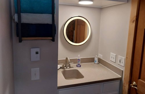 Pentwater Cabina | Cuddle up in this cozy cabin