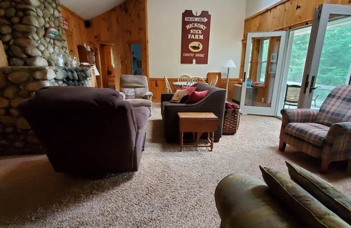 Alton Bay Cabina | Cheerful 4-bedroom cottage overlooking lake