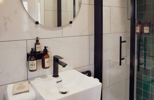 Chablis Cabaña | Maisons Vaudésir - Charming Riverside Getaway