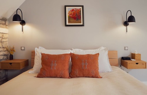 Chablis Cabaña | Maisons Vaudésir - Charming Riverside Getaway