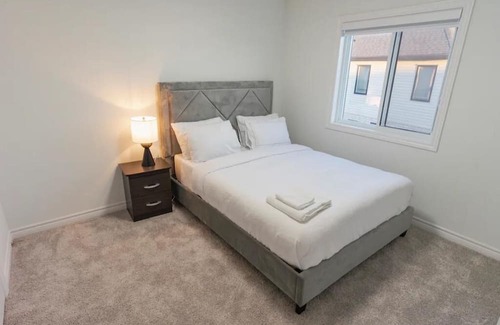 London Casa | Spacious Dream Home for You and Yours