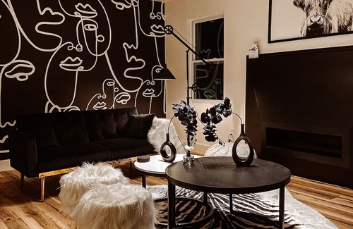 Matthews Cabina | Black and White Cabin on Tranquil Three Acres