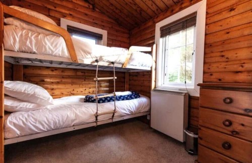 Ffestiniog Cabina | Cozy Mountain 2 Bed Log Cabin - Near Zip World