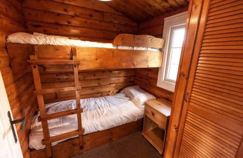Ffestiniog Cabina | Mountain View 3 Bed Log Cabin in Snowdonia
