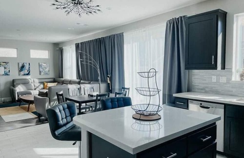 Pittsburg Casa | New & Big is better! Just listed