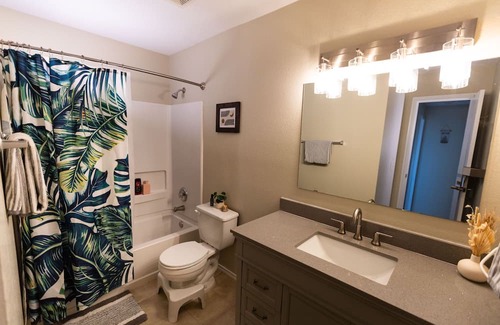 Montopolis Casa | Roomy Riverside Retreat, Great for Groups, Close to Downtown and Airport