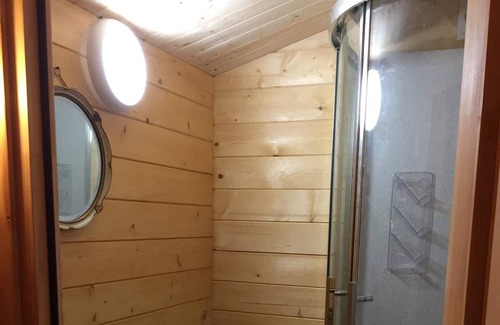 Chesterfield Cabina | Cosy 1-Bed Farm Stay Cabin