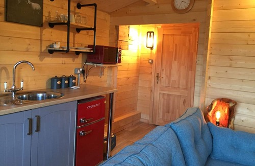 Chesterfield Cabina | Cosy 1-Bed Farm Stay Cabin