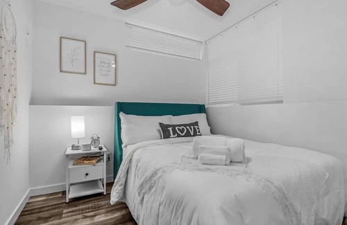 Minor Casa | cozy- work friendly home in heart of Seattle