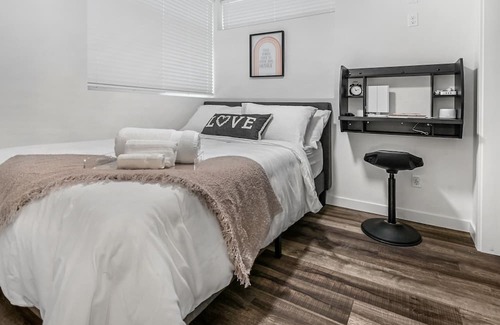 Minor Casa | cozy- work friendly home in heart of Seattle