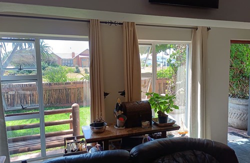 Gouritz Casa | Quaint Pet-Friendly Family Retreat: Just Steps Away from the Stunning Ocean
