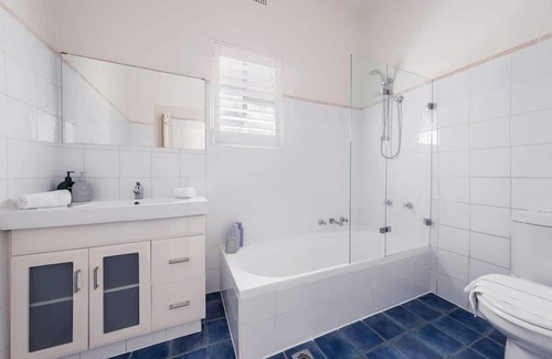 Clovelly Casa | 2BR Vintage Charm, Modern Comfort at Clovelly
