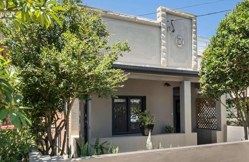 Clovelly Casa | 2BR Vintage Charm, Modern Comfort at Clovelly