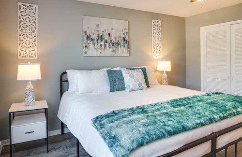 Manchester Apartamento | Pet-Friendly Manchester Apartment w/ Pool Access!