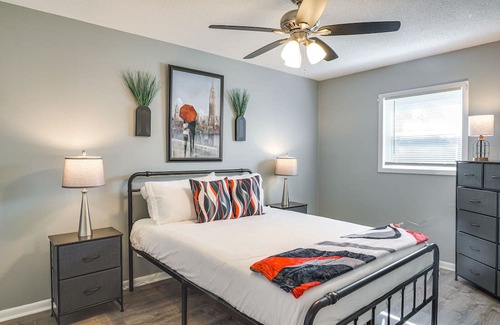 Manchester Apartamento | Pet-Friendly Manchester Apartment w/ Pool Access!