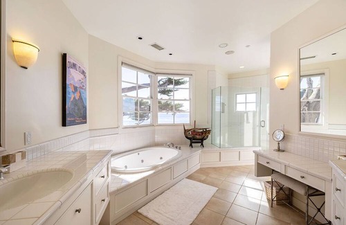 Carpinteria Casa | Stunning beachfront estate in the ultimate location in the Rincon Point!